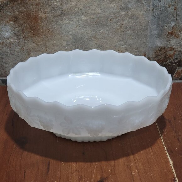 Vintage Anchor Hocking Fire King Ware Large Milk Glass Centerpiece Pedestal Bowl - Picture 5 of 12